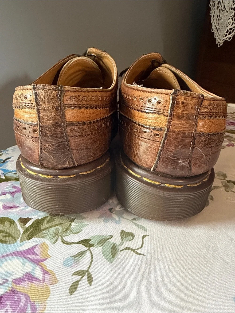 Dr. Martens Two-Tone Brown Leather Wingtip Derby Shoes Size 10 Vintage Brown